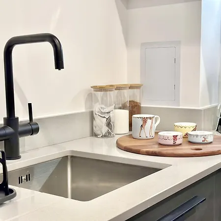 Excellent One Bedroom A9