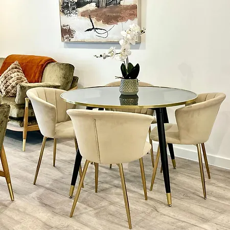 Excellent One Bedroom A9 *